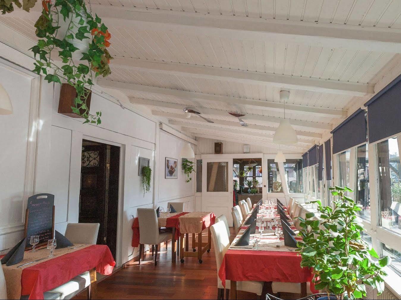Hotel Restaurant Au Cygne Eschau Buitenkant foto